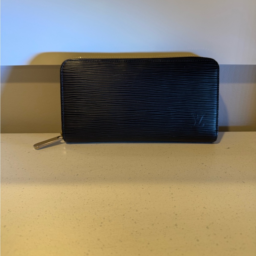 Authentic Louis Vuitton Epi Leather Wallet